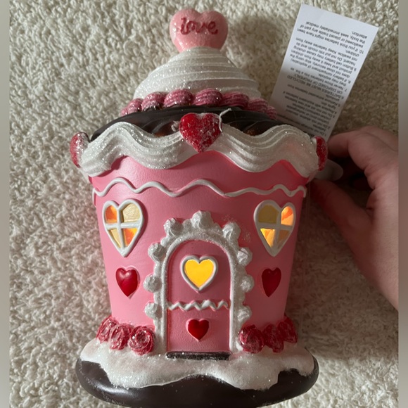 Valentine's Gingerbread House - Picture 2 of 2